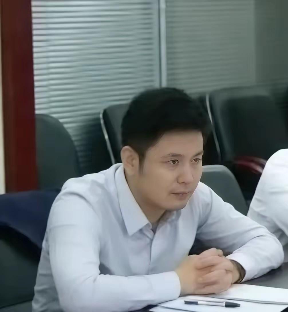 易世威被称为“易公子”，曾经有缘见过，给人的印象就是霸道总裁的形象，年纪轻轻就做