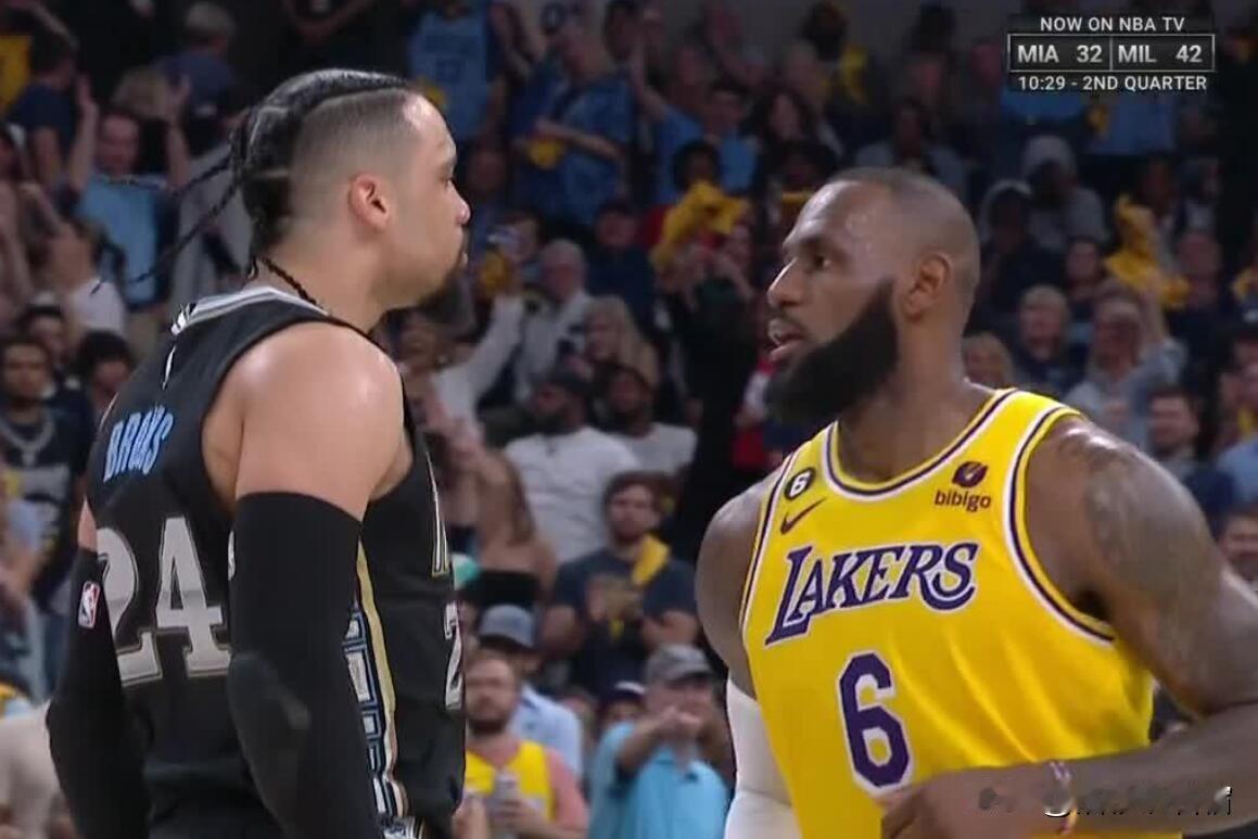 话说狄龙·布鲁克斯素有“球星公敌”之称，他曾公然挑衅詹姆斯、库里，还约战追梦·格