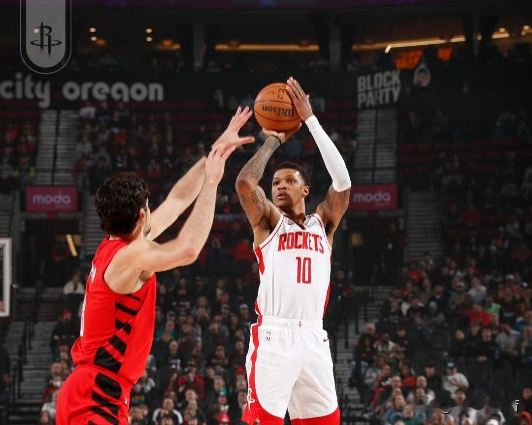 罪人！必须抓紧交易送走！
上一场输给开拓者的比赛中，贾巴里史密斯全场13投2中，