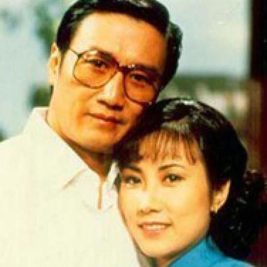 当年拍《万水千山总是情》汪明荃主演，王天林挂监制，底下四个导演里居然有还没成“杜