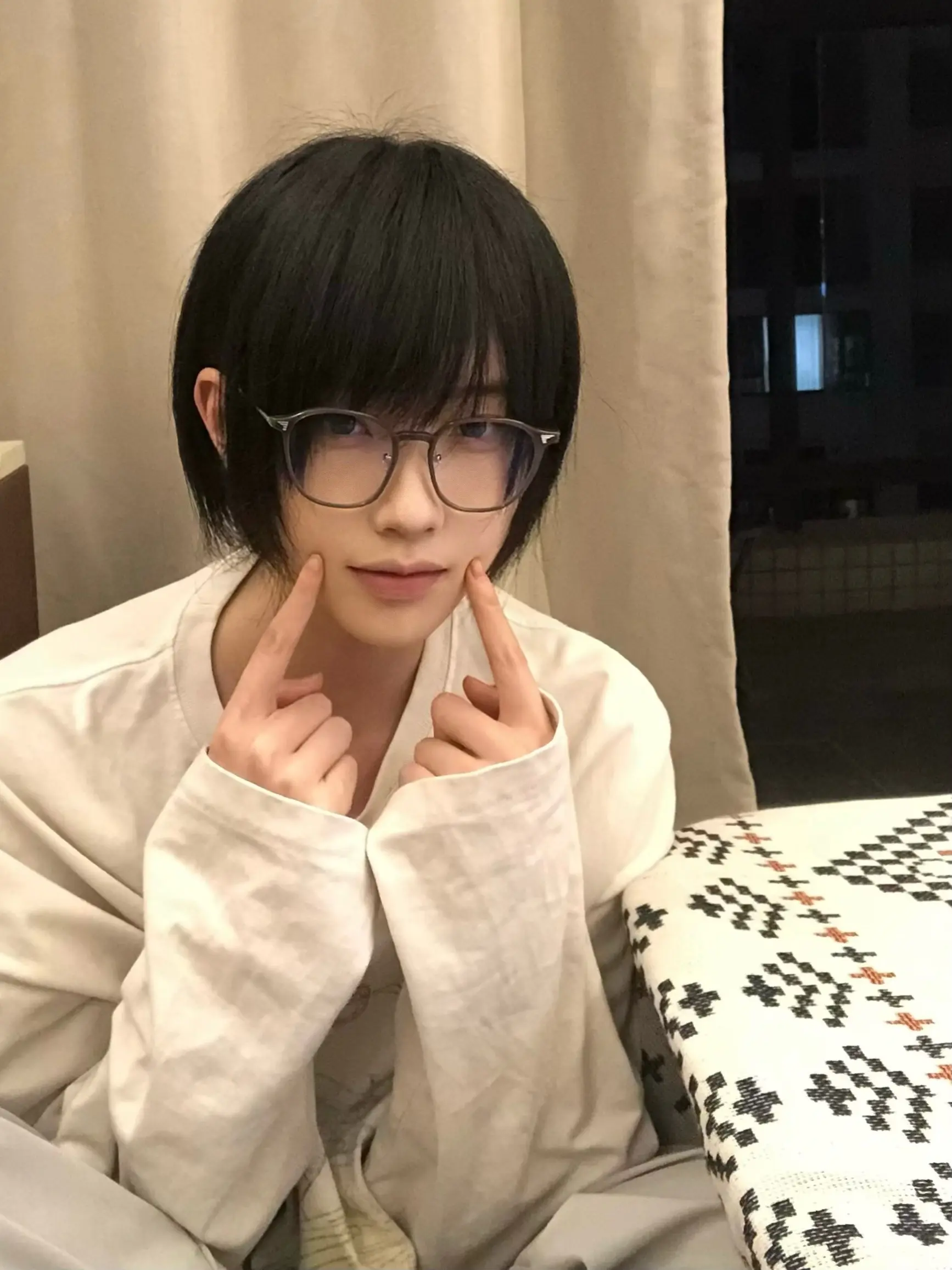 新眼镜框。