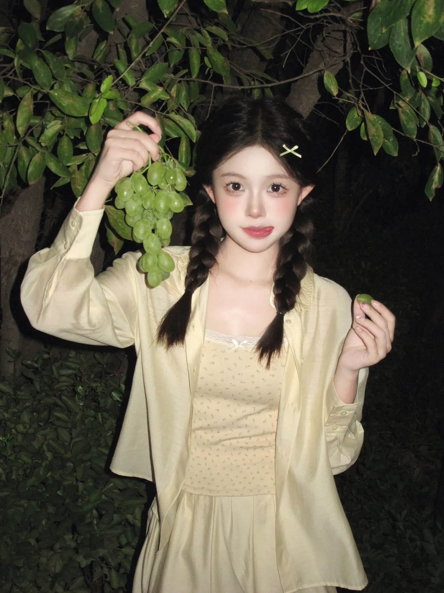 再听一遍青花瓷 敬我们初相识。