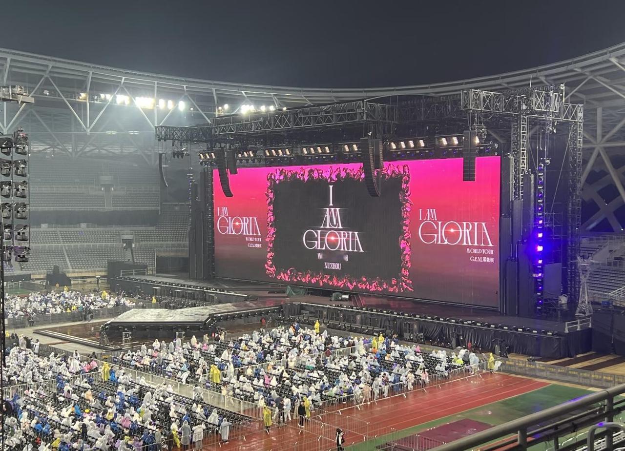 邓紫棋徐州10.25演唱会
吐槽一下徐州地铁，十点结束以后出来场馆22点11分，