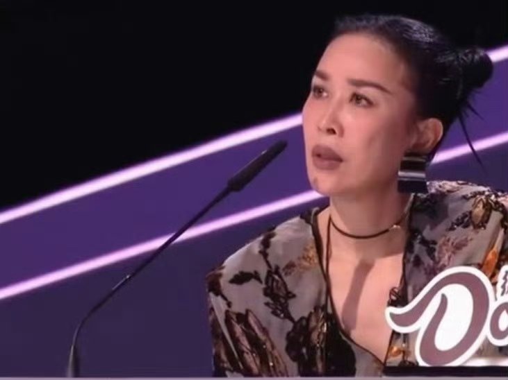 内娱独一份的和平鸽！殷秀梅老师弃权的样子，简直不要太圈粉！ 