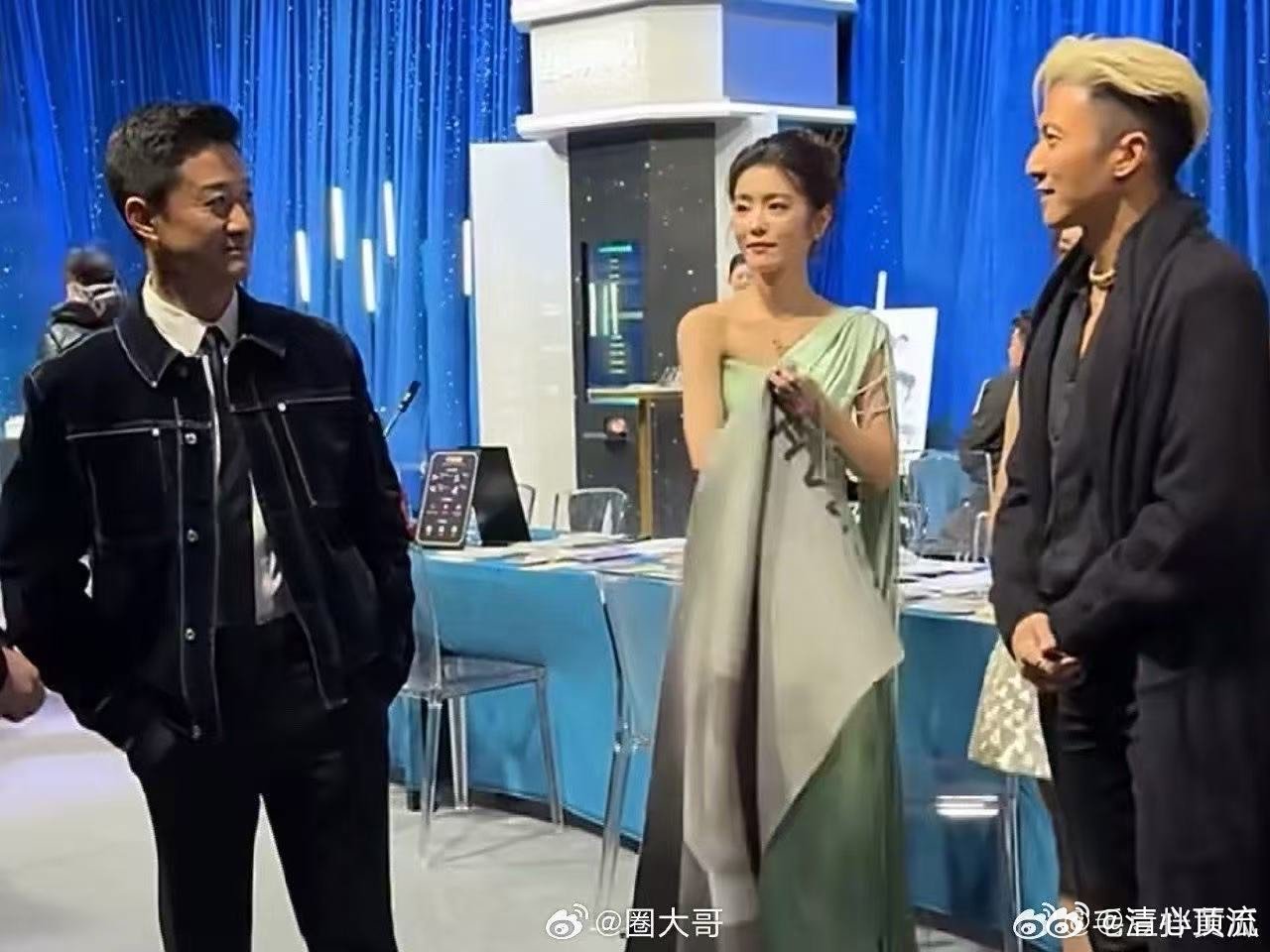 吴京给谢霆锋介绍刘耀文 从唱跳舞台到动作电影，耀文在挑战全新的领域。有梦想谁都了