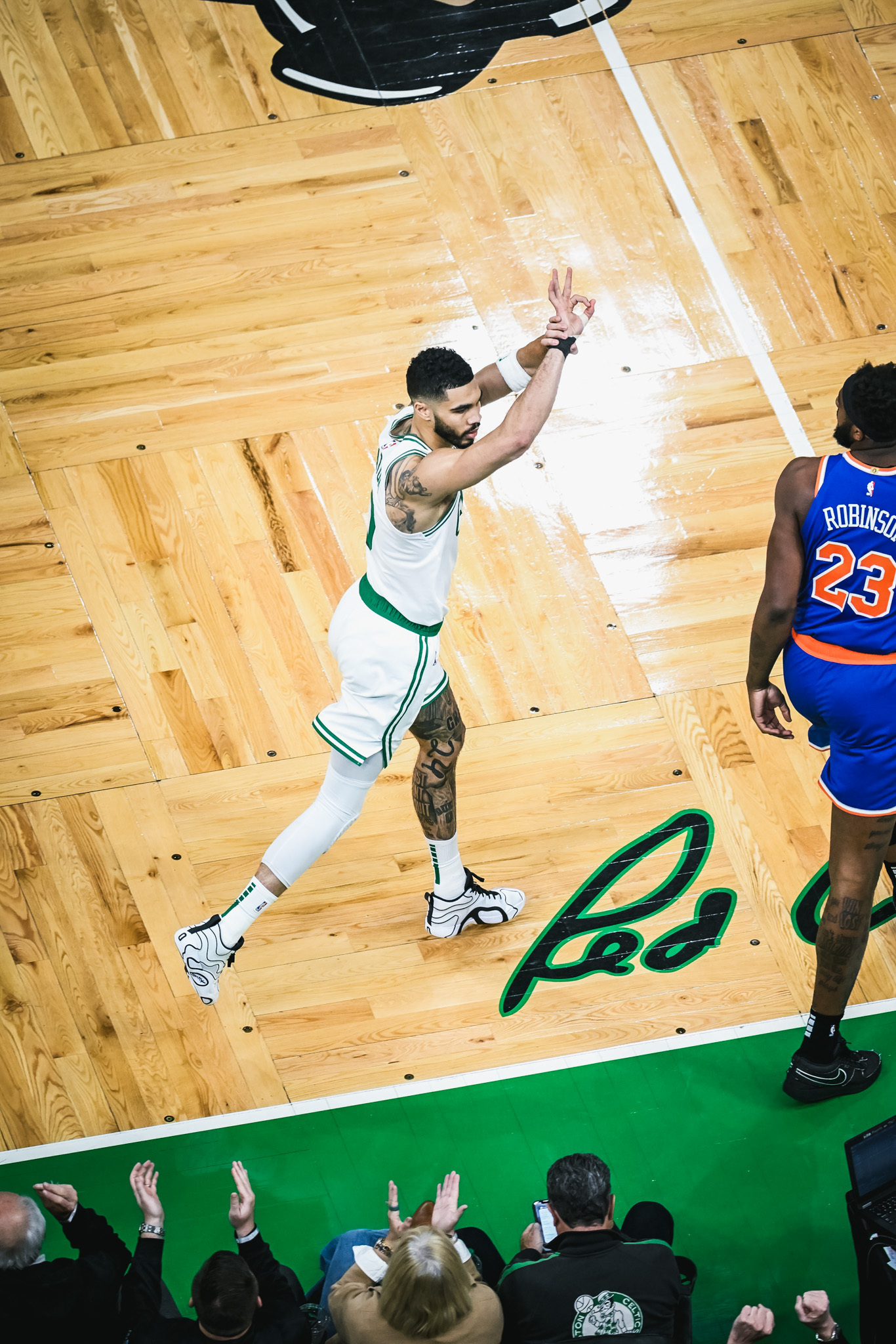 凯尔特人半场三分23中5 领先尼克斯16分这比赛真的是没一点悬念。。。nba ​