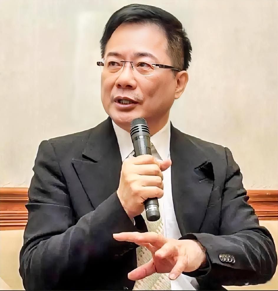 蔡正元说：立案调查沈伯洋，没多大意义，只是一种态度，吓人而已，国际刑警组织，只管