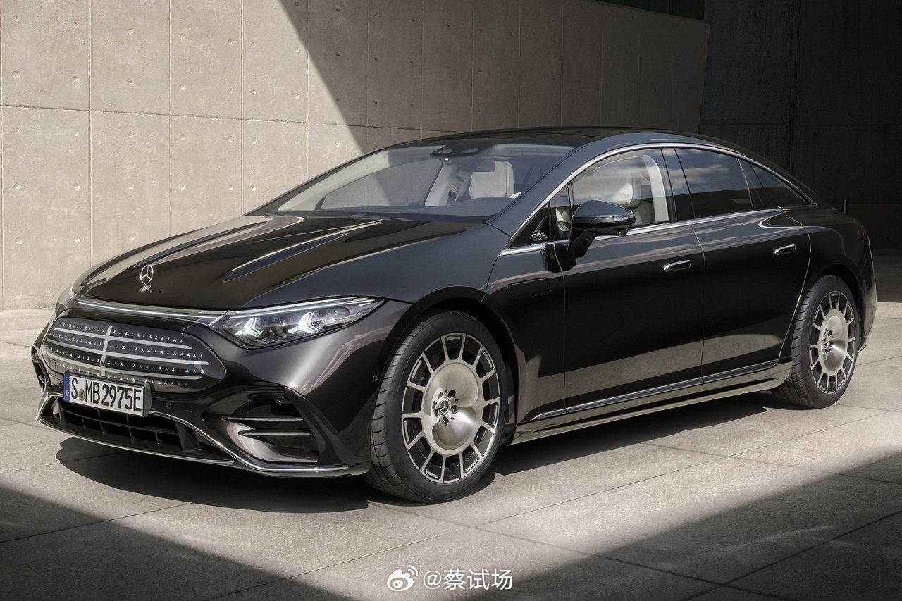 奔驰本周下调今年业绩预期，称中国市场状况恶化。奔驰将面向支持岗的员工推出最新一轮
