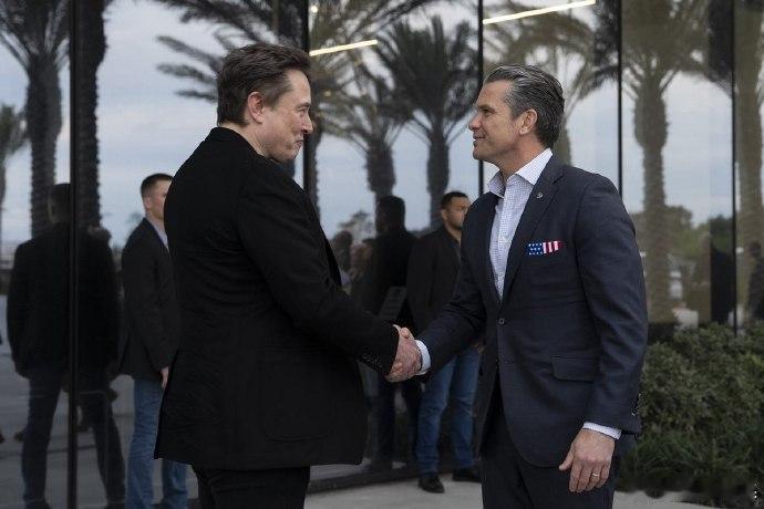 据媒体报道，SpaceX将为五角大楼打造军事太空通信系统。

SpaceX从美国