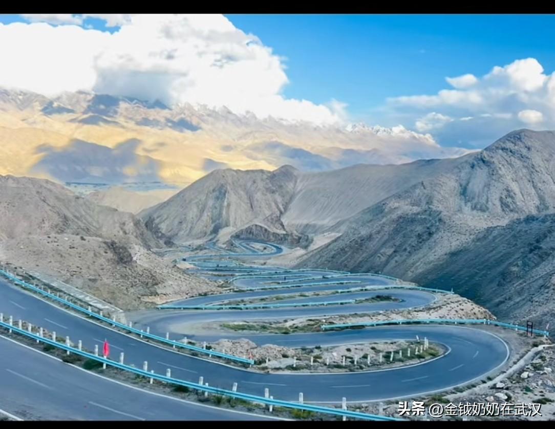 我是一个爱旅游的人。

昨晚我弟弟给我打电话，主要是问我回不回油田。

他和弟媳