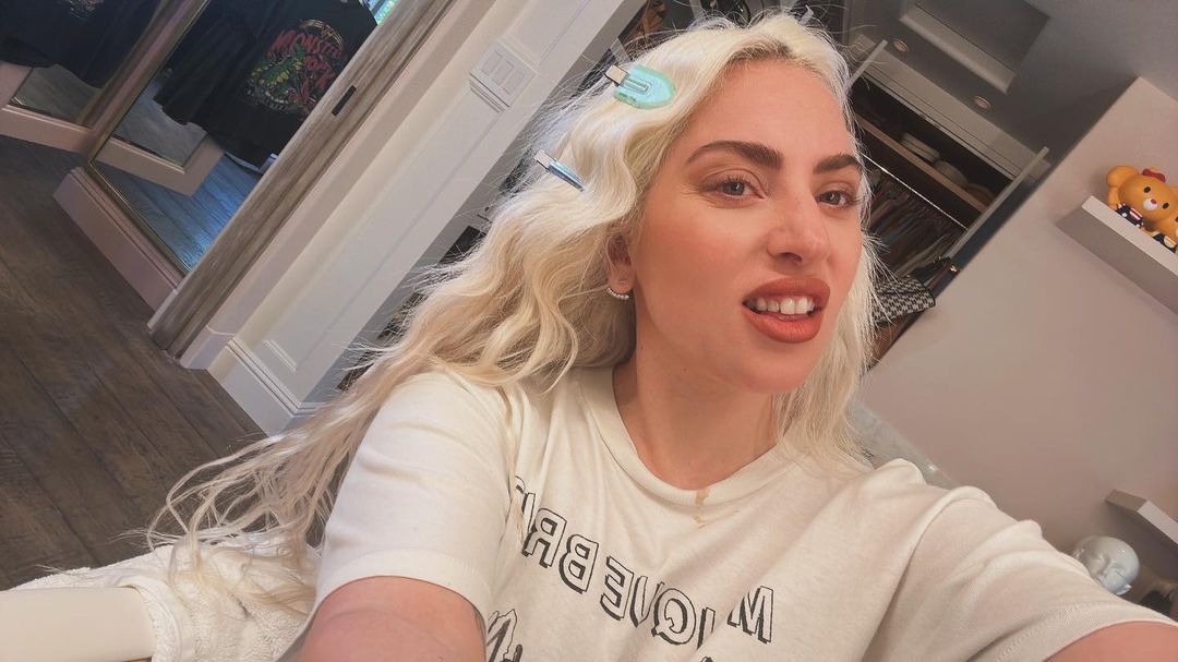 Lady Gaga 新自拍，身穿Enfants Riches Déprimés 
