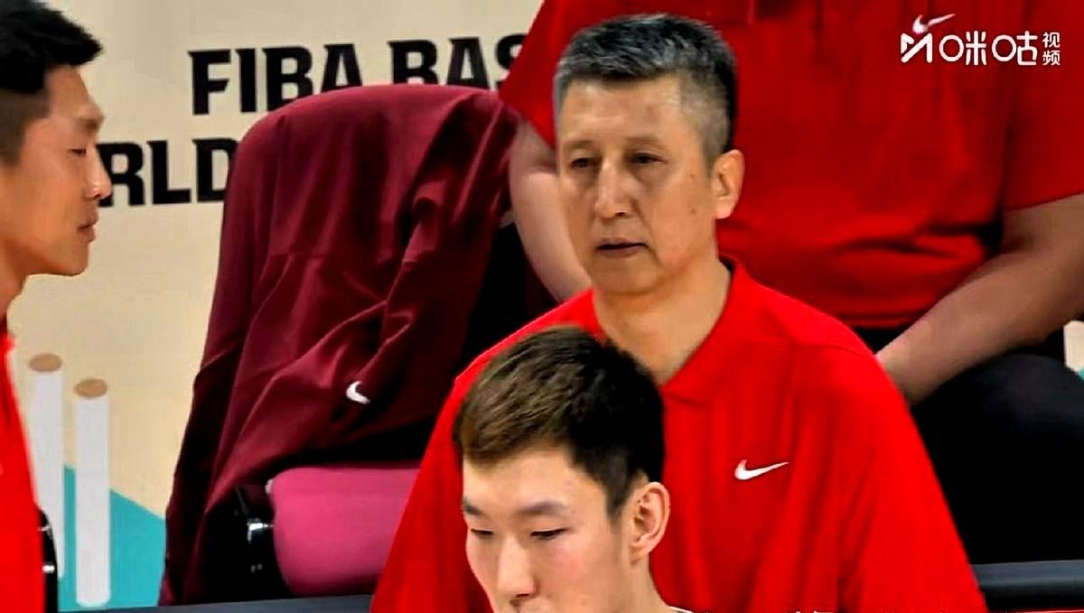 不吐不快！郭士强带男篮4分输韩国队，临场指挥出现四个错误。

首发安排确实欠考虑