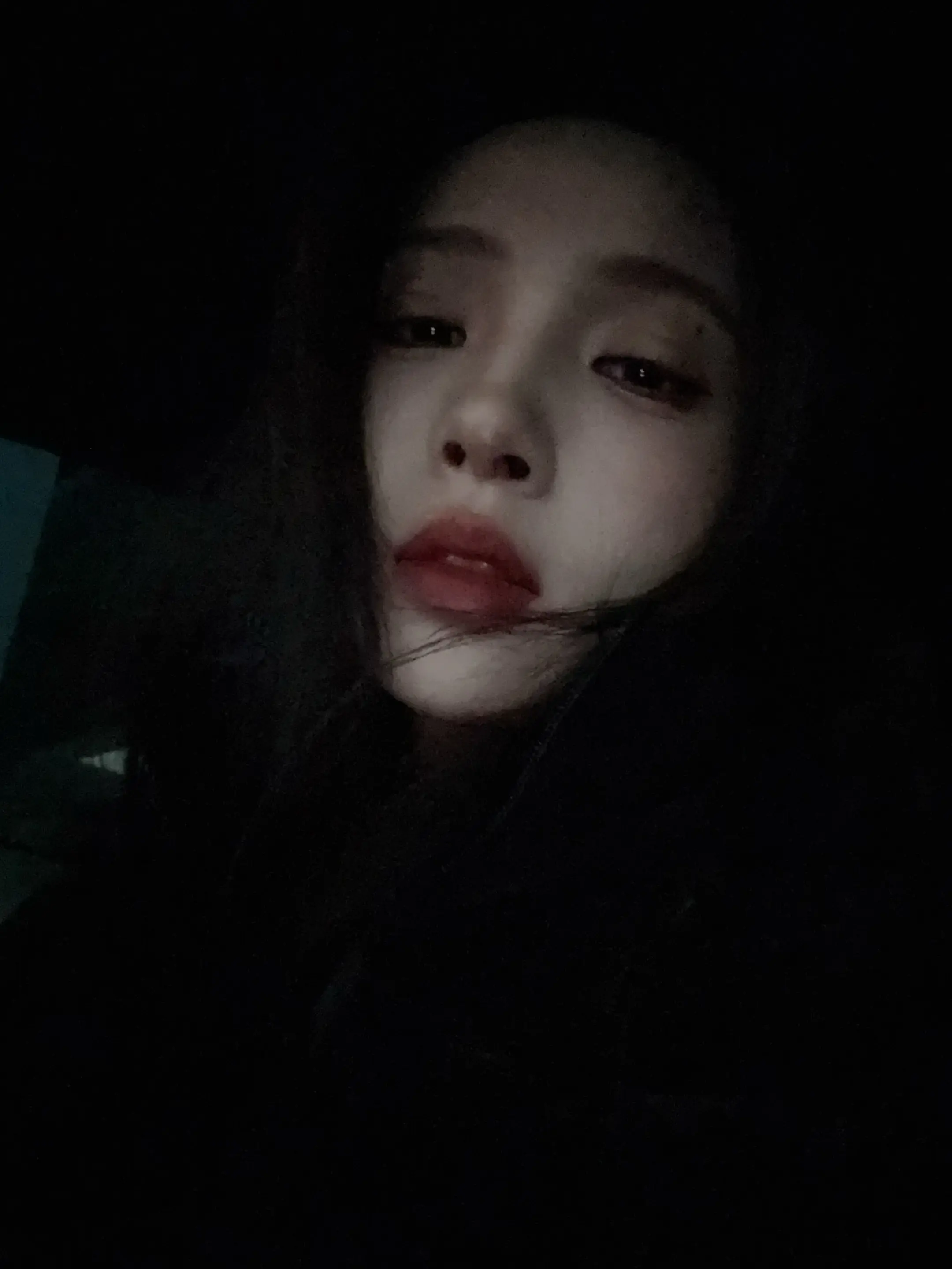 我的酒量是两杯威士忌和你叫我的名字。