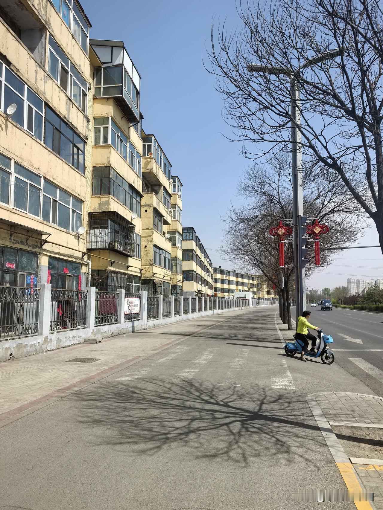 大同口泉泉西的老楼房，这也应该是大同建的很早的一批楼房，当年能第一批住上这楼房的