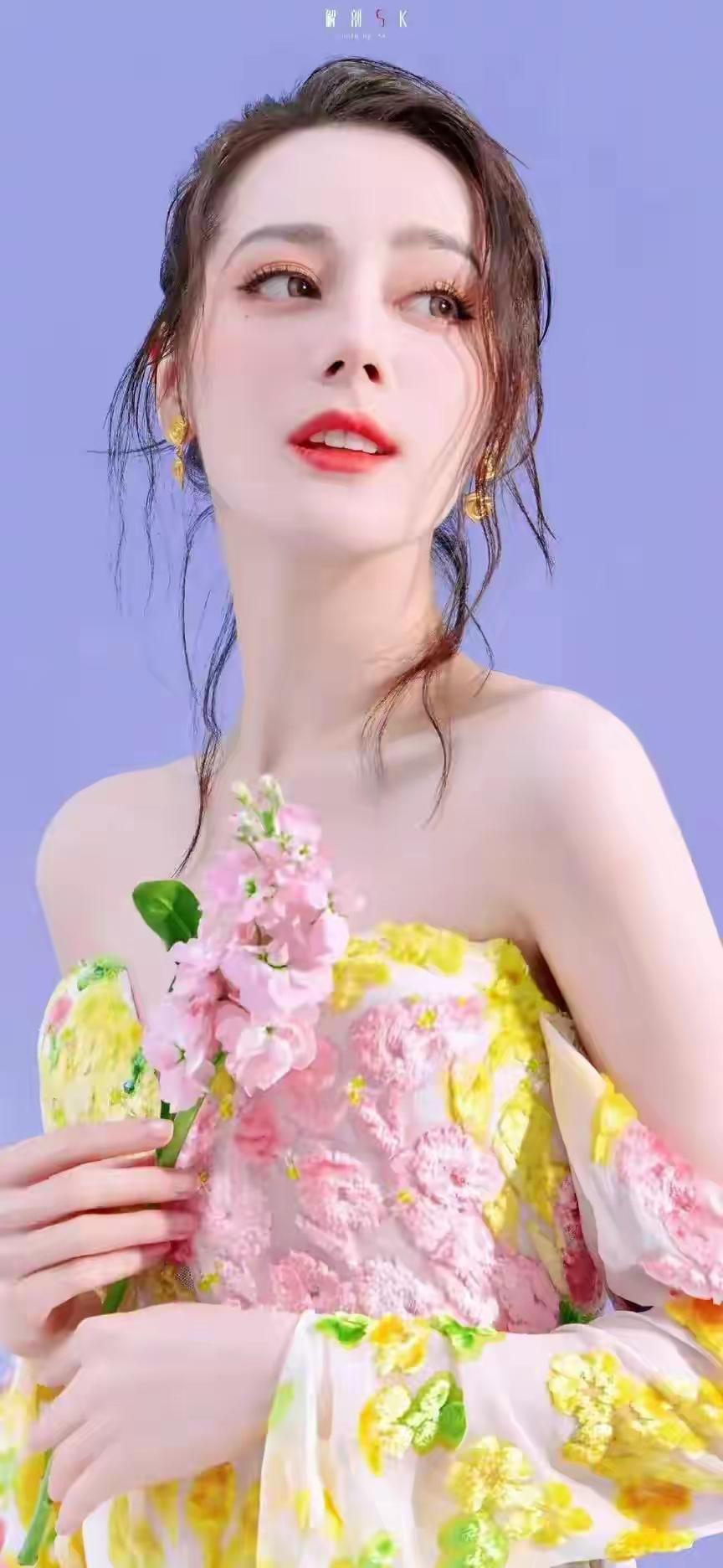 迪丽热巴
休闲照[玫瑰]