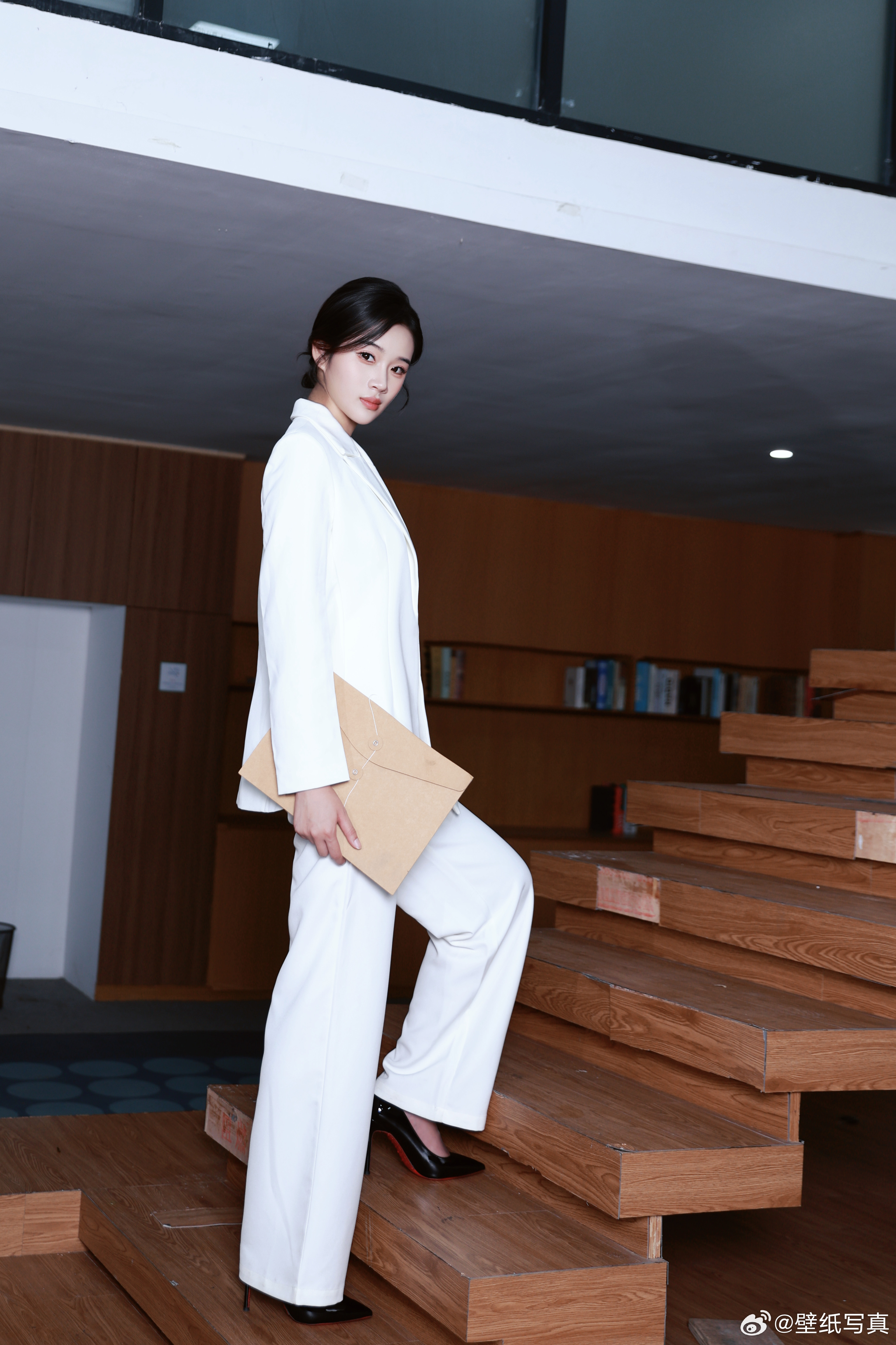 南乔（内购助力版）No.10908 西装女郎 [110P+3V-1.57G]网页