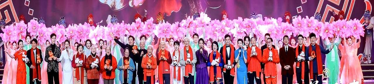 周深的后台座位，为什么没人敢坐？
 
90岁的老艺术家下台，颤颤巍巍，身边的人都