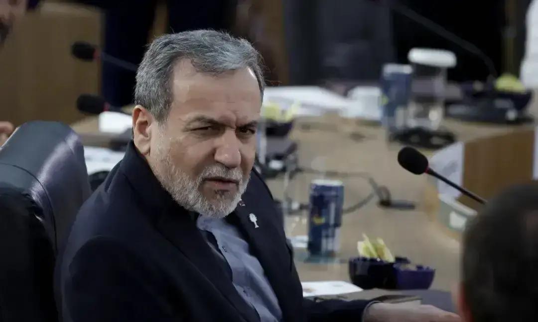 在枪口和谈判桌之间，伊朗还能走多远？
 
伊朗外长本月12日在德黑兰对外国使节称