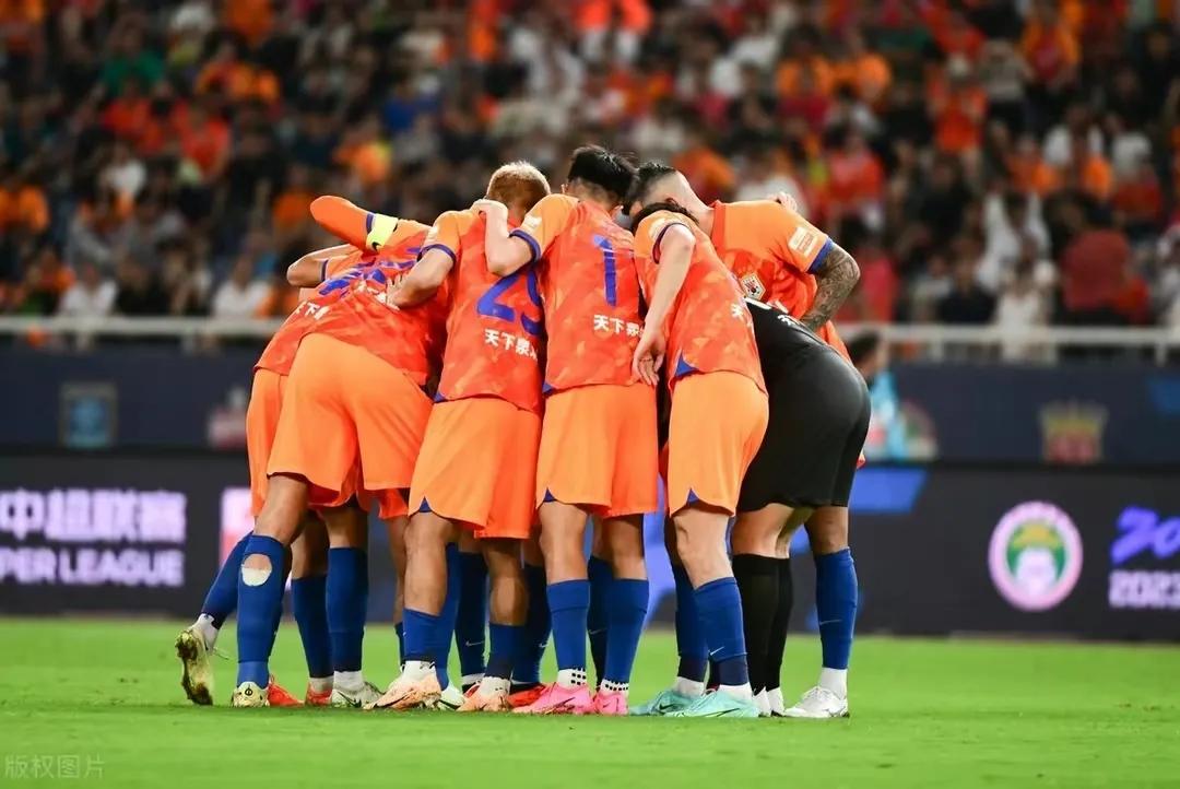 泰山队3-0完胜申花，泰山队的三个进球个个精彩，这次主裁判和VAR挑不出任何毛病