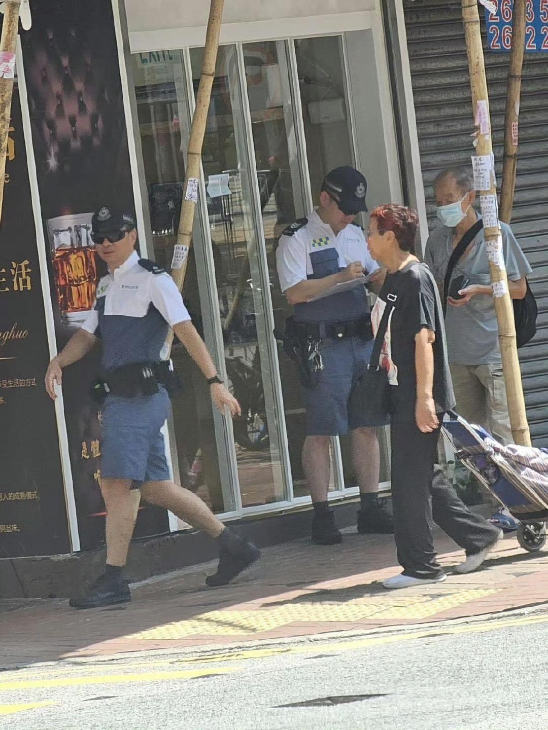 有市民惊奇地发现，穿短裤的阿Sir，引起热议。

这是香港单车巡逻队。