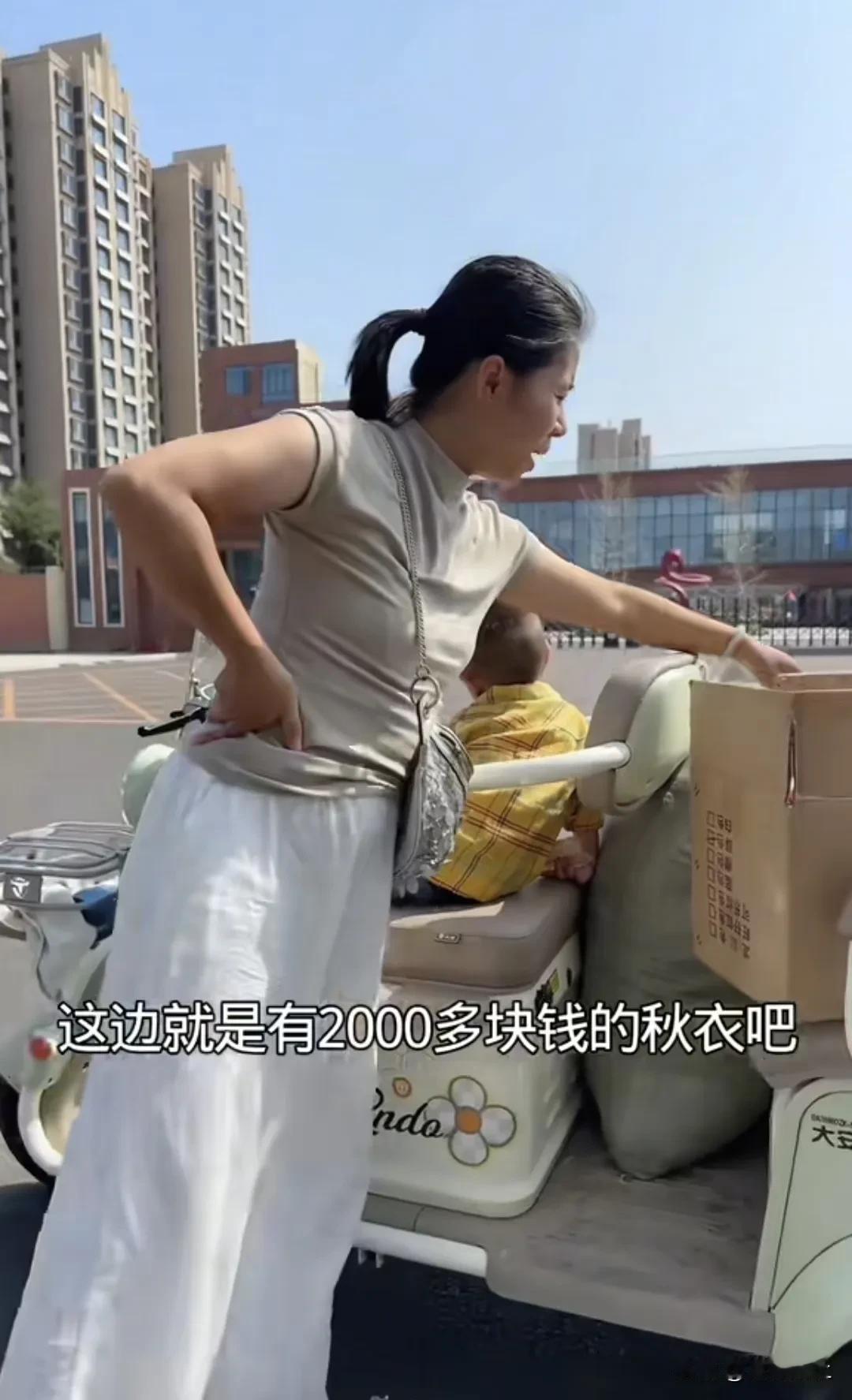 大爱无疆！1岁被拐的她，如今带着儿子走进福利院传递温暖！
9月18日各大媒体纷纷