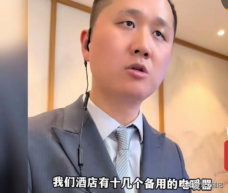 我不适合做服务员，她一开口我就起了杀心

一女士住酒店，嫌空调不制热。前台解释说