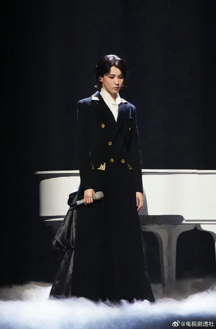 曾沛慈微博热度值破25万173 浓颜大美女，舞台氛围感直接焊在身上曾沛慈热度断层