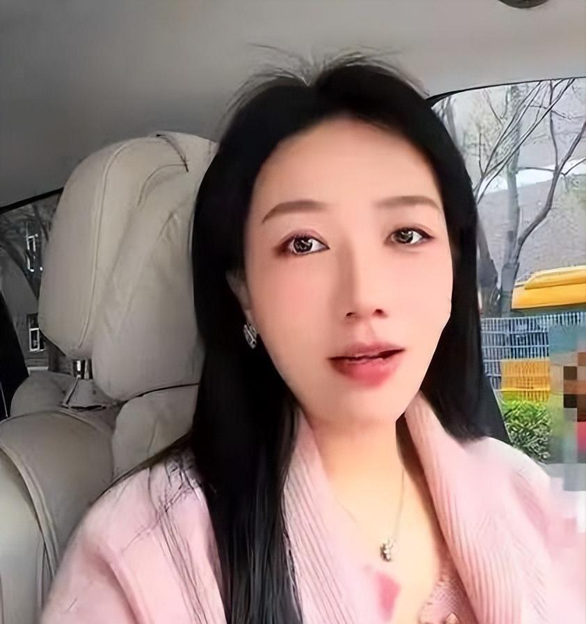 张雪峰前女友张张发声，称自己买下了属于张雪峰的家，这个房子是他们曾经同居过的小区