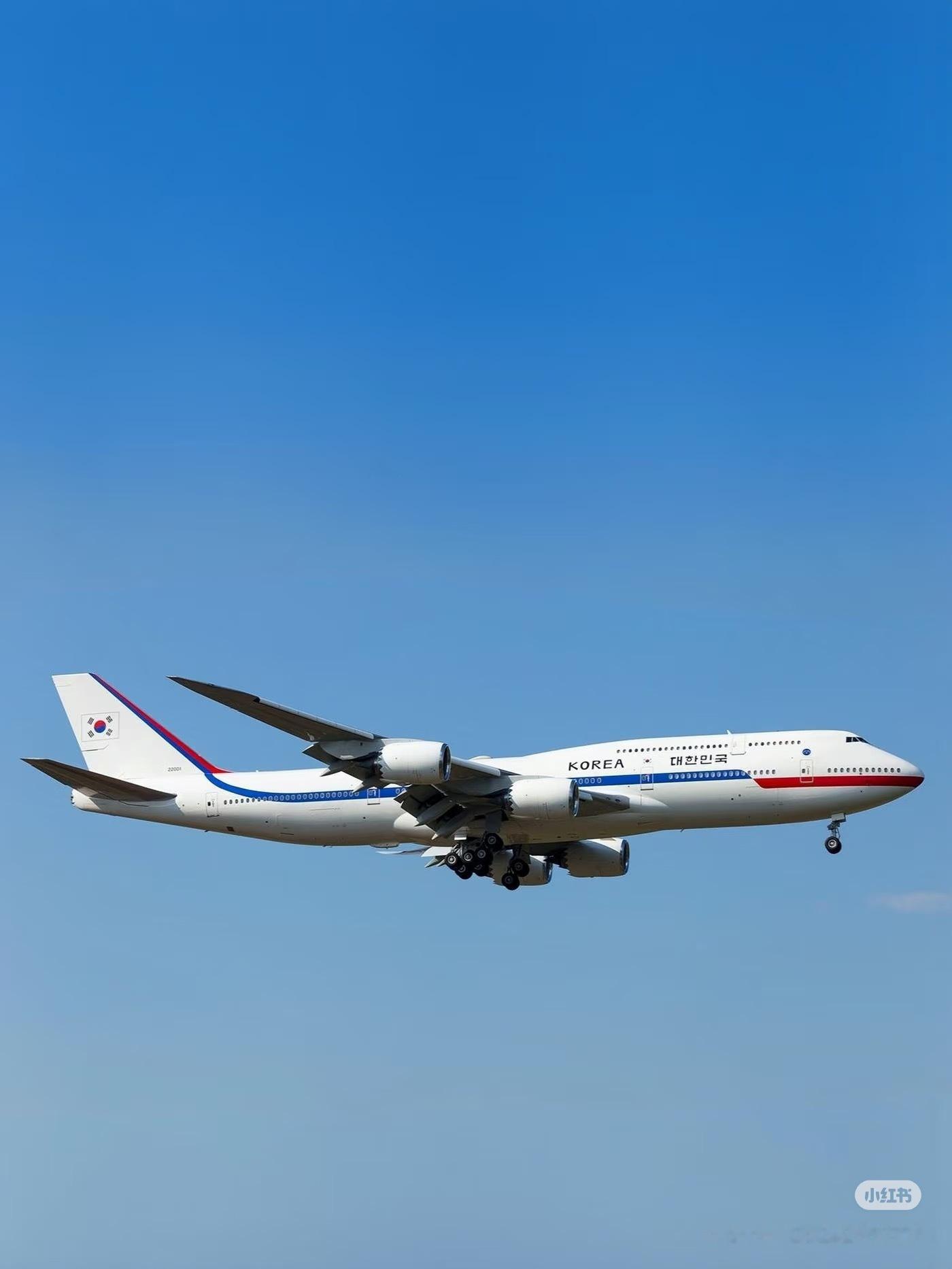 韩国总统李在明抵达北京看来韩国这波是真的想明白了，还是咱国内市场大、机会多！特别