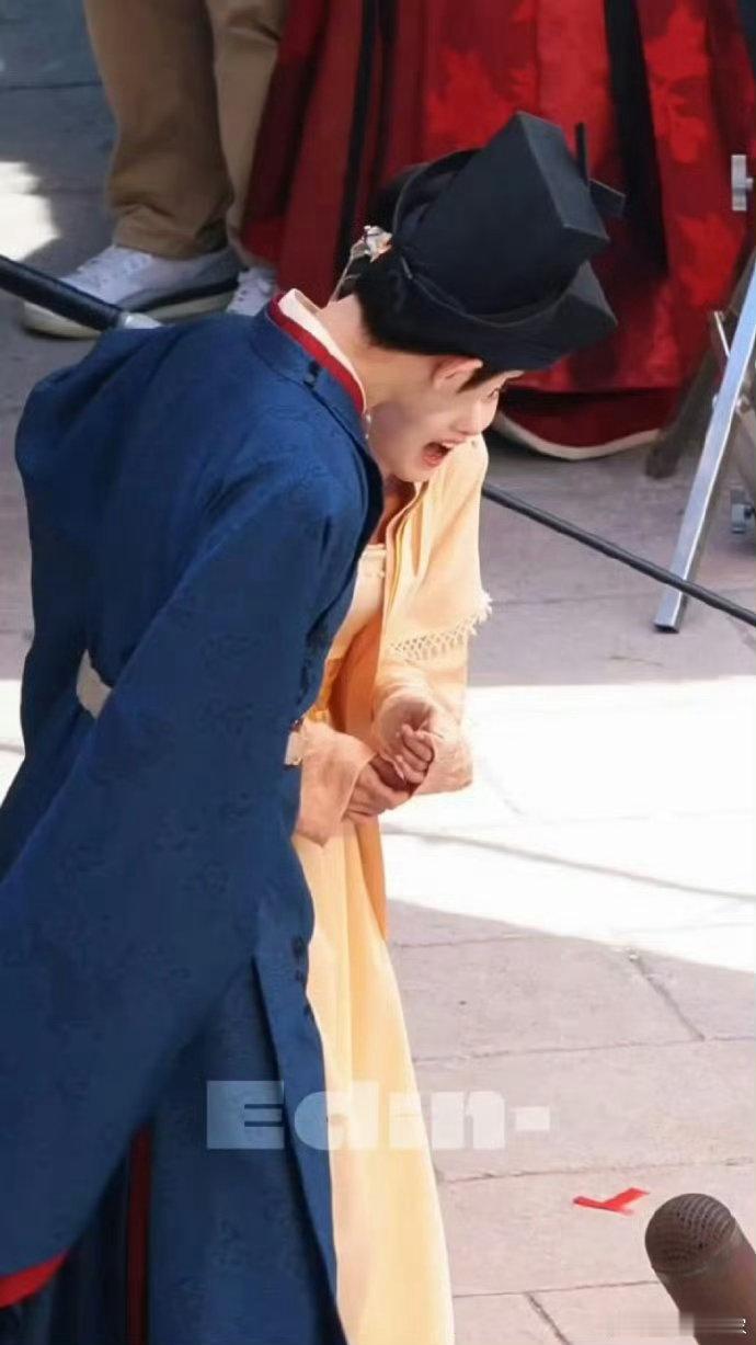 丁禹兮宋祖儿手势舞丁禹兮宋祖儿拨开天空的乌云没想到丁禹兮和宋祖儿的适配度这么高，