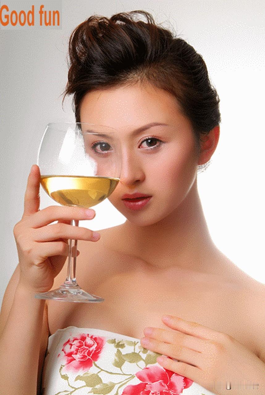 我对个下联：
上联：饮尽杯中绝情酒

下联：抛开世上断肠愁

“抛开”对应“饮尽