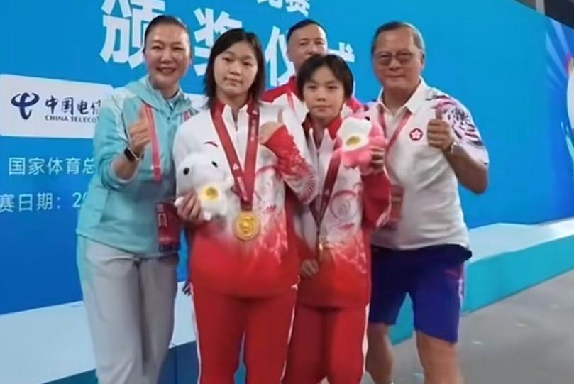 这下好了，

不止现场的观众发现了，

全国人民都发现了！

果然，全红婵回到广