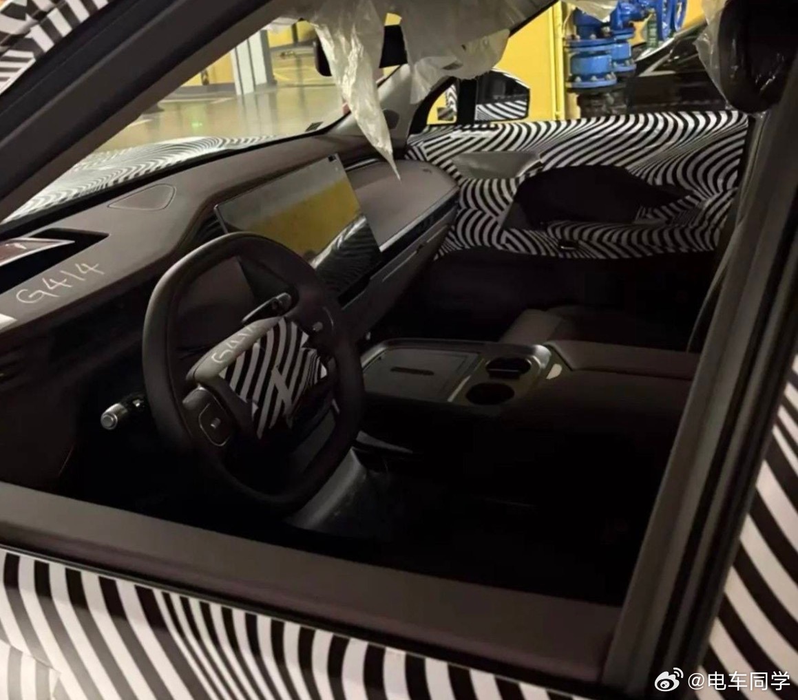 小鹏GX内饰第一次被曝光，感觉比较常规。 