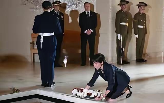 可以向美国跪，可以向欧洲跪，就连澳大利亚也可以跪，但就是向中国等亚洲国家连正式为