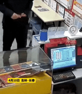 泪目了！吉林长春，一退役男子特意前来探望20未见的老战友班长，殊不知这场一别20