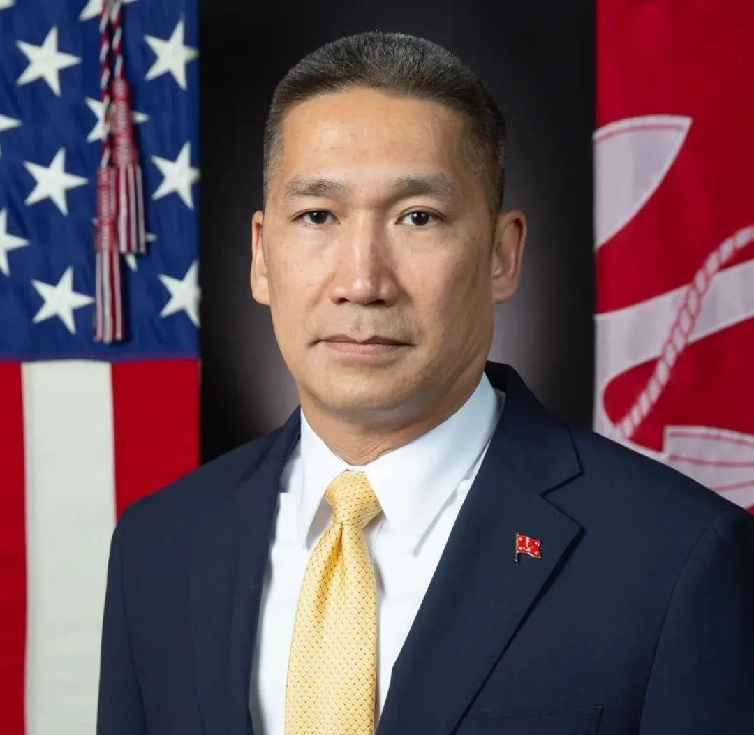 这个越南仔，新任的美国海军部长曹洪，看上去很聪明呀…

这位曹洪，故意以说漏嘴的