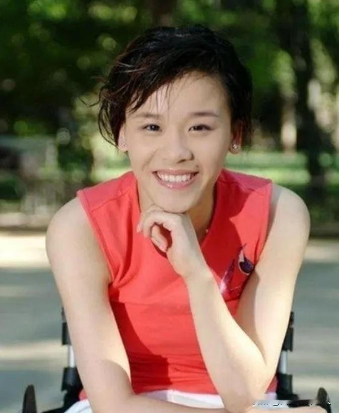 1998年，桑兰瘫痪后拿到了1000万美金的赔偿。就在这个时候，照顾了桑兰9年的