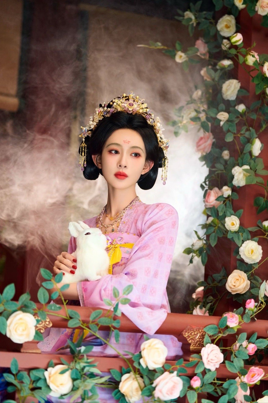 孟子义中秋节营业照 被孟子义的营业照戳中！古风造型亮眼，金饰流苏添灵动，温婉气质