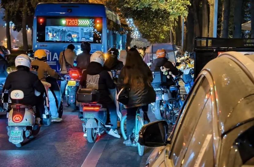 较真哥会不会被 “较真” 的人报复，现在本来停车难，你这样较真好吗
刷到成都较真