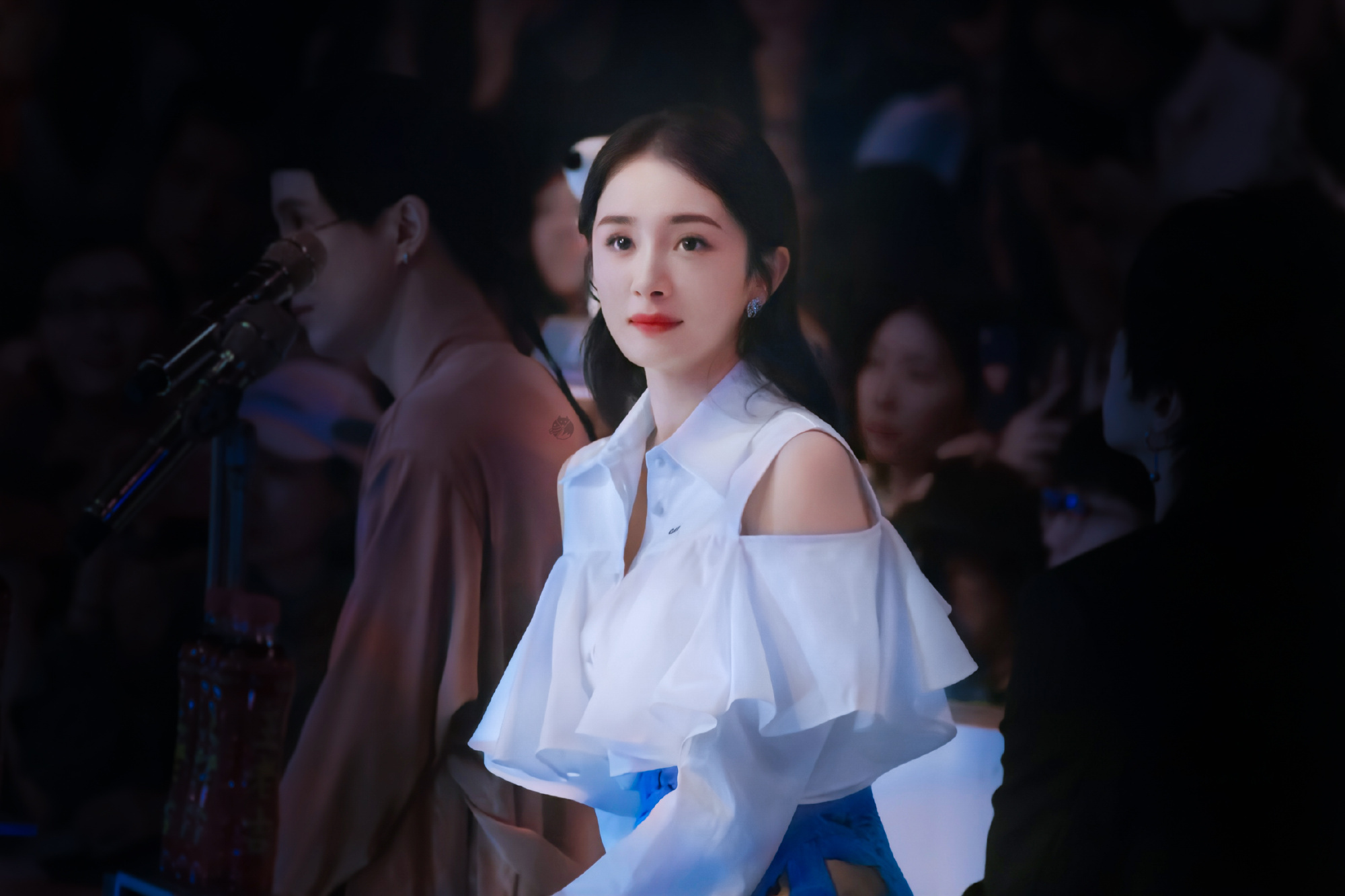 杨幂 🦊杨幂关雪❄杨幂哈尔滨一九四四🐝“一定要站在自己所热爱的世界里，闪闪发