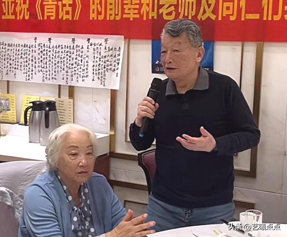 89岁的张先衡老师和88岁的祝希娟老师，近期参加了上海青年话剧团的团聚日活动。