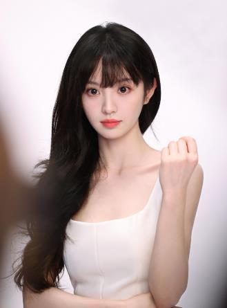 曝顶流男团成员追貌美95花被拒 有网友爆料，顶流男团成员追貌美95花被拒。根据关