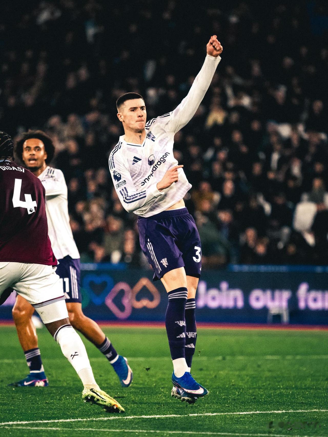 英超今晨大乱：切尔西2-0领先遭逼平，帕尔默失绝杀；热刺不敌纽卡8轮不胜；曼联读