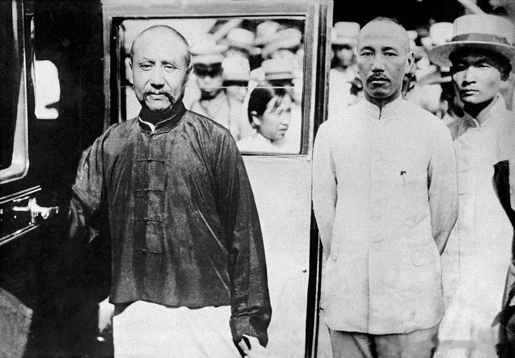 1929年7月31日，与冯玉祥会谈后，阎锡山与蒋离开北京 