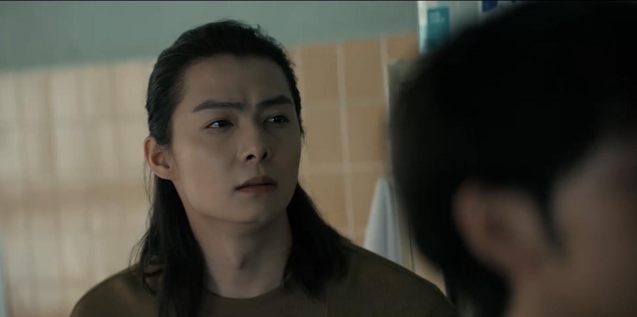 山强是鞭家的，之前和大头一起吃饭时候，他的兵器鞭就放在桌子上面，大头是狗家的用的