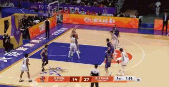 火力拉满！小巴里·布朗强硬打成3+1，广厦一波8-0直接把分差拉开🔥北控男篮v