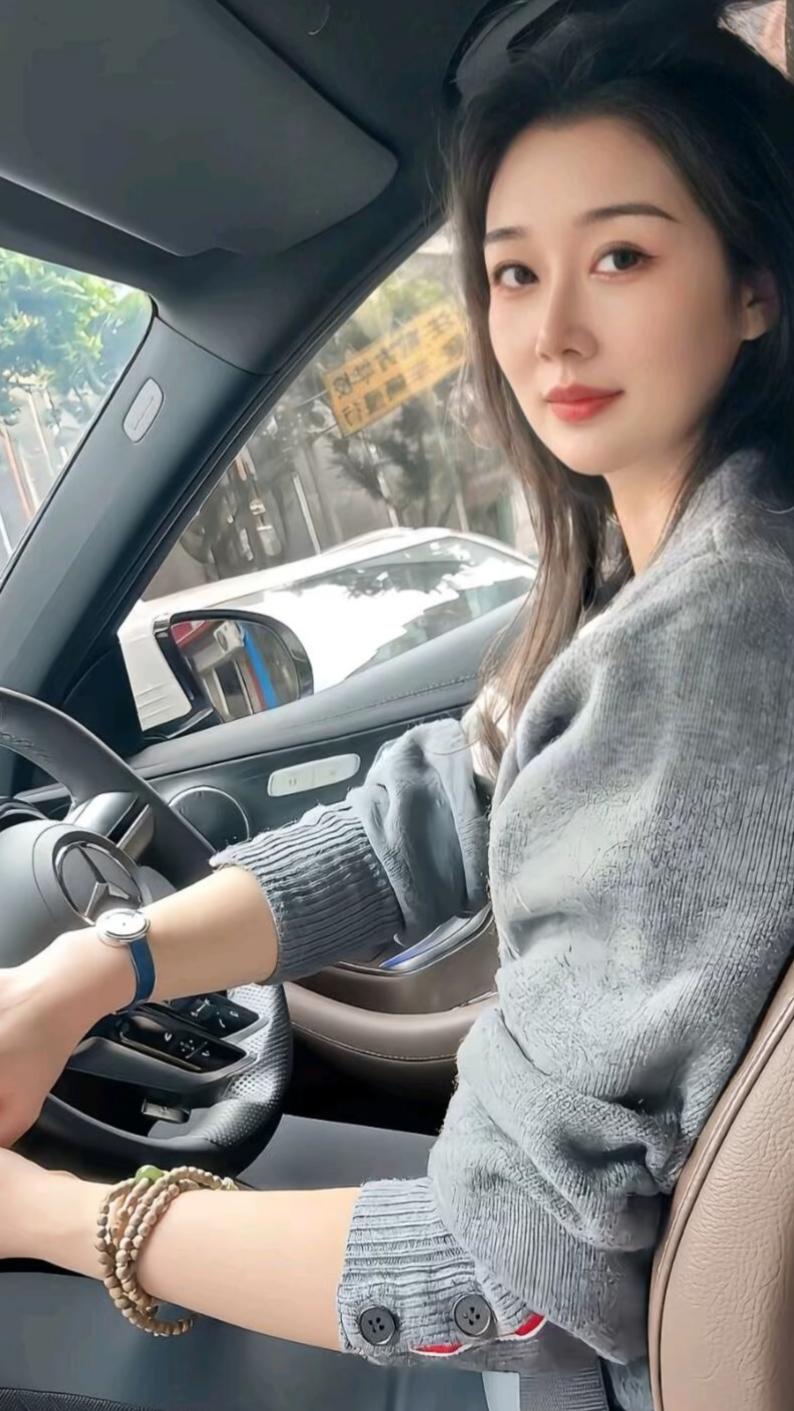 女人不贤良，家业必衰亡！
 
自古家宅兴旺，从来离不开一位通透温良的女子。女子持