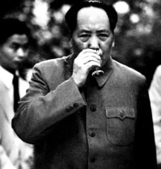 1966年，美国为了暗杀毛主席，派出了一个培养了多年的女特工，没想到他们的计划，