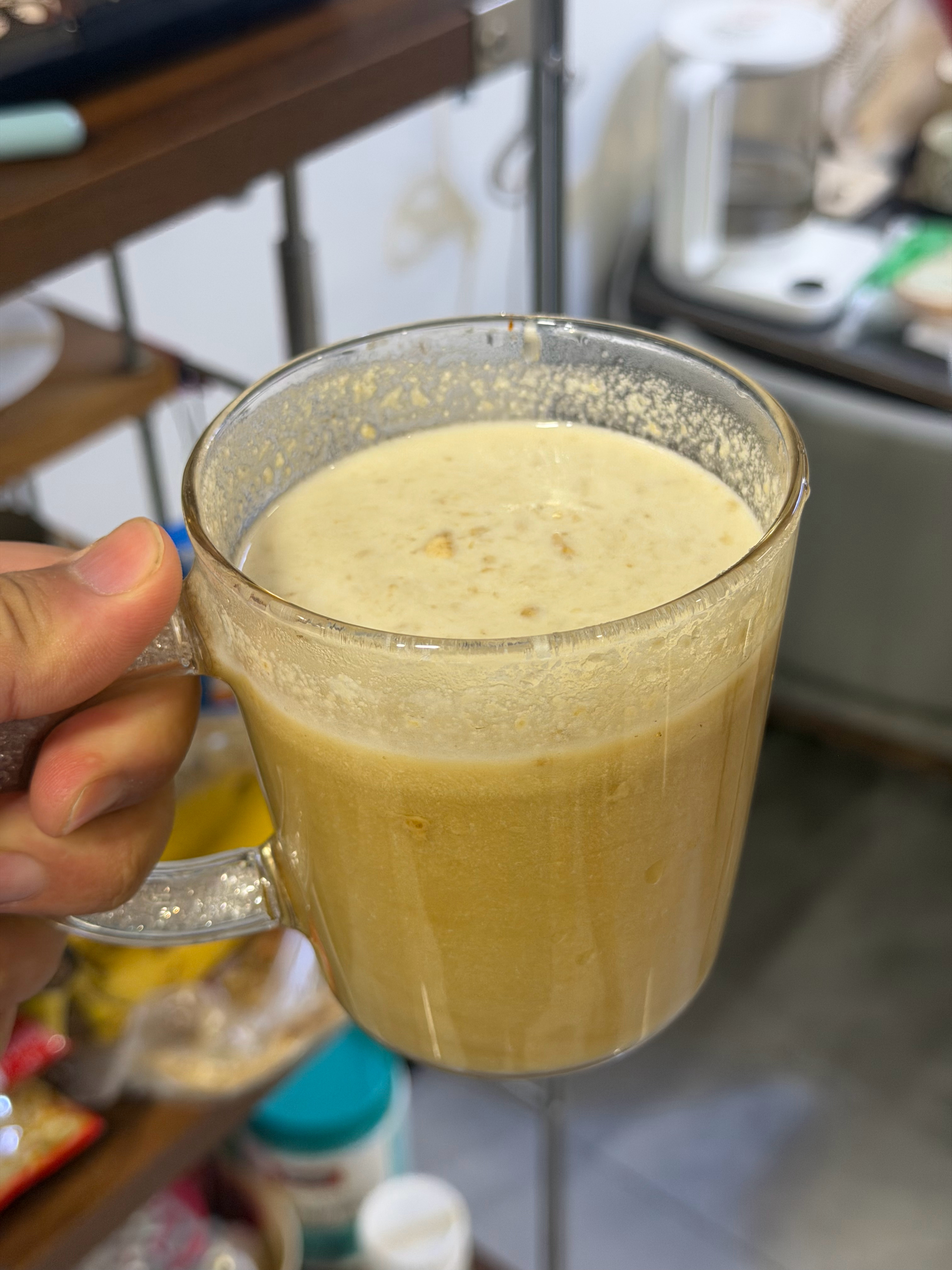 吃完练后餐，再来个40g蛋白粉，去上班 