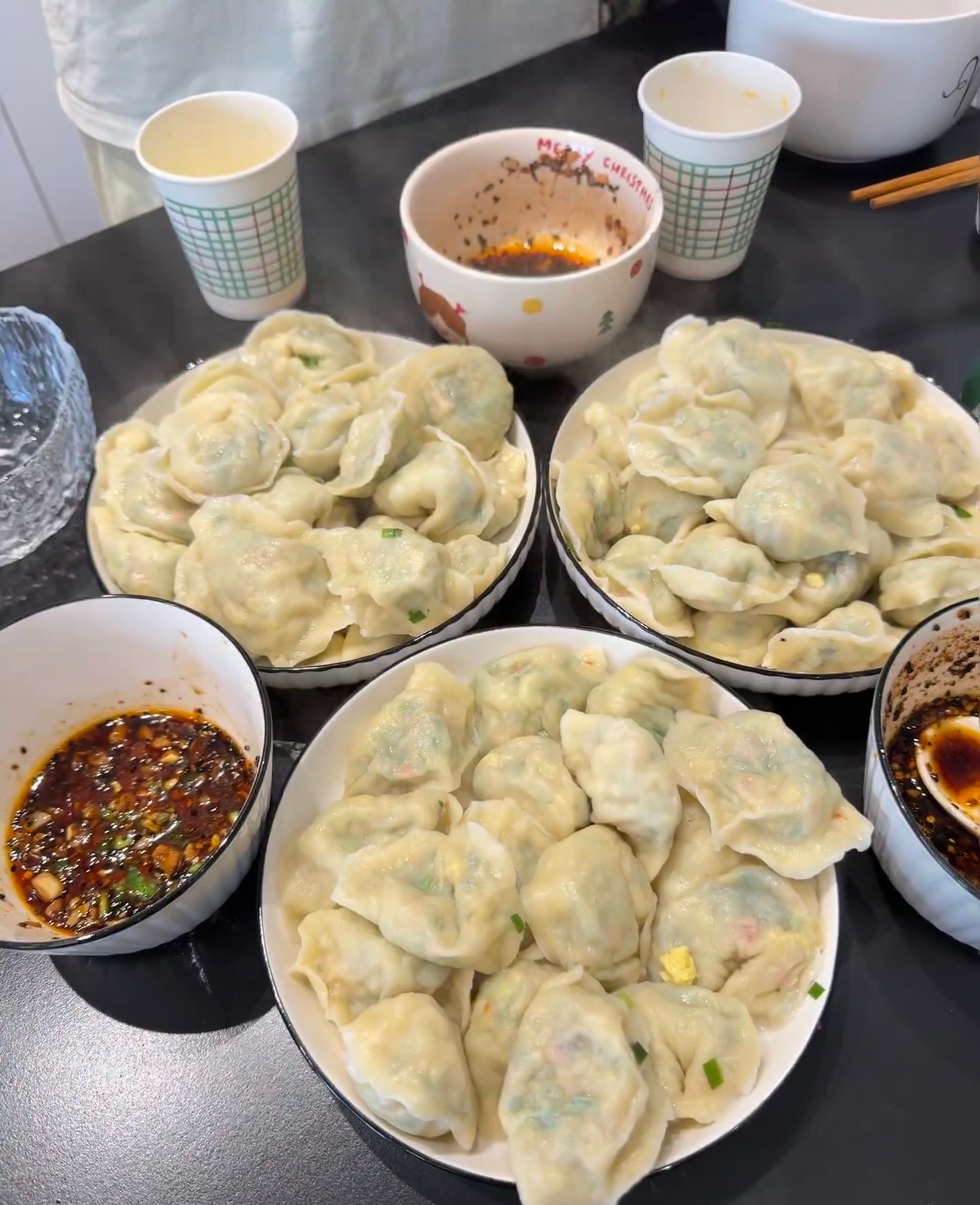 下雨了，回家吃饺子🥟 